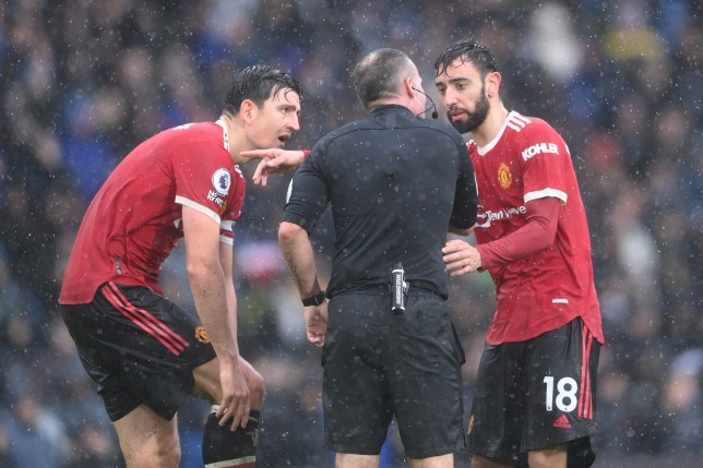 What referee Paul Tierney told Ralf Rangnick over Bruno Fernandes tackle in build-up to Leeds goal - Bóng Đá