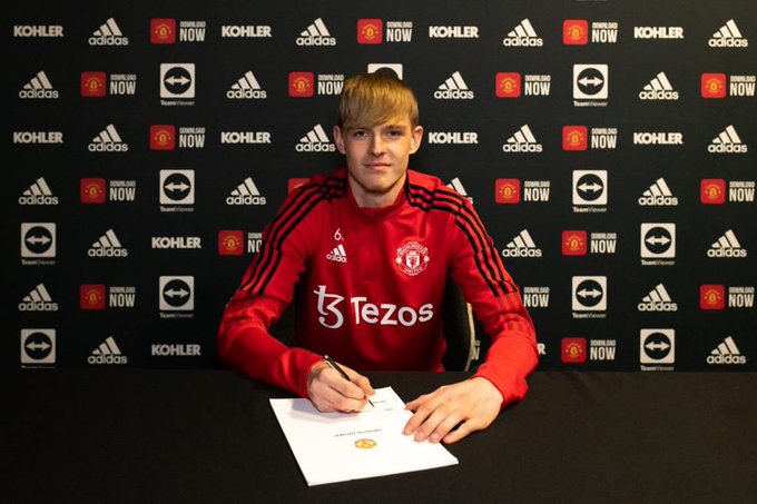Manchester United complete signing of talented midfielder Toby Collyer [born in 2004] for their youth team, confirmed. - Bóng Đá