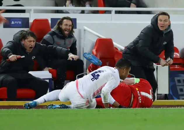 Footage of Casemiro getting revenge on James Milner has resurfaced after Manchester United links - Bóng Đá