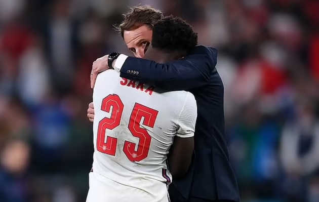 Bukayo Saka WOULD take a penalty in Qatar to heal the scars of Euro 2020, says Arsenal team-mate Aaron Ramsdale - Bóng Đá