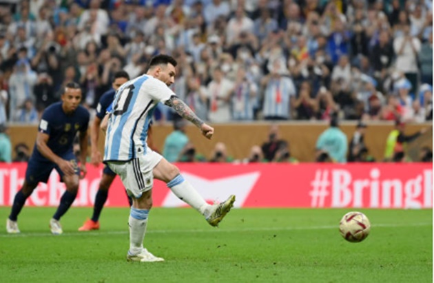 Messi mở tỷ số trên chấm phạt đền.