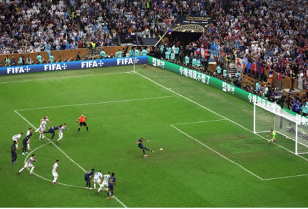 Mbappe 1 lần nữa đưa trận đấu trở lại vạch xuất phát.