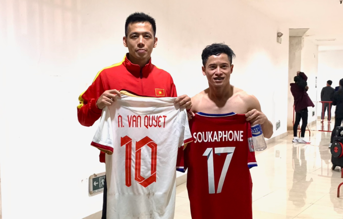Messi Lào đổi áo với Văn Quyết - Bóng Đá