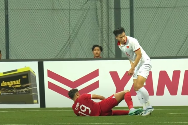 TRỰC TIẾP Singapore 0-0 Việt Nam (H1): Thế trận 1 chiều - Bóng Đá