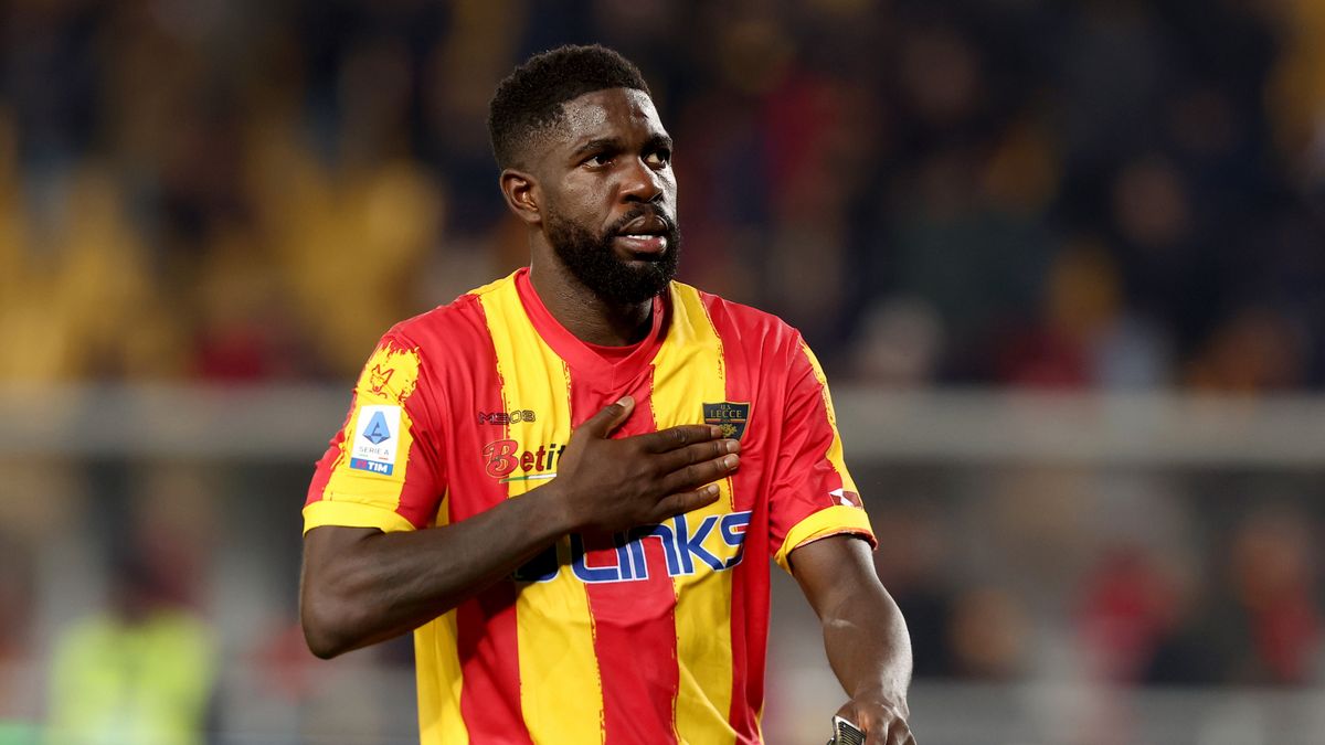 Samuel Umtiti leaves pitch in tears after being racially abused by Lazio fans - Bóng Đá