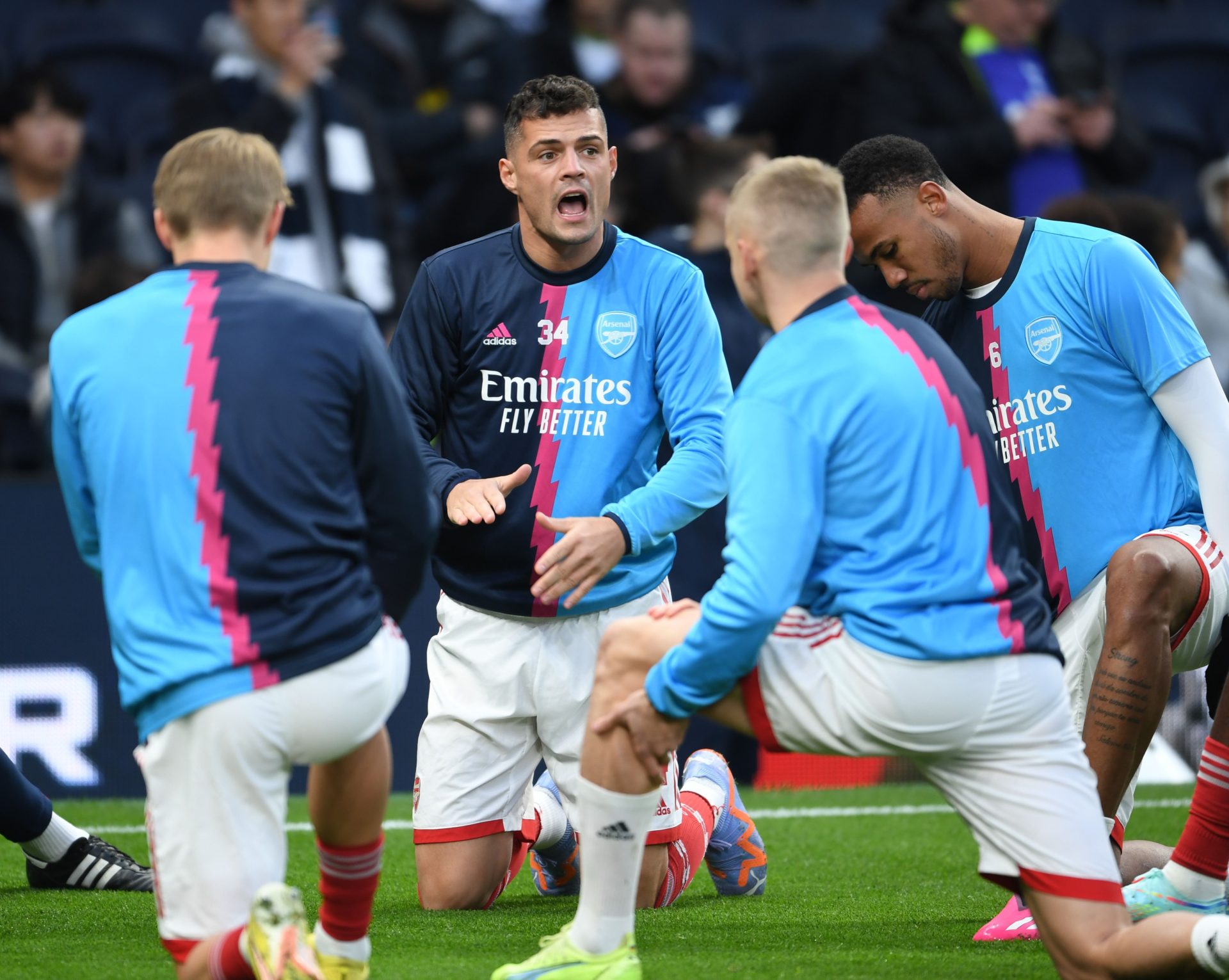 What Granit Xhaka was spotted doing during the warm-up before Arsenal beat Tottenham - Bóng Đá