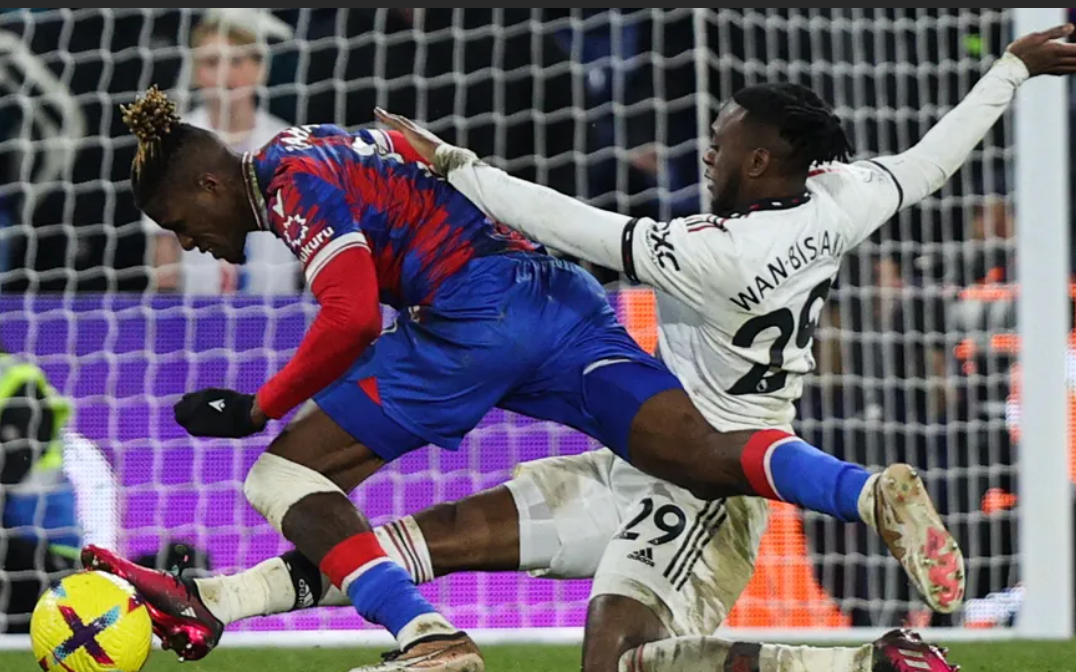 Zaha lauds former team-mate Wan-Bissaka for last-ditch, match-saving challenge in Palace draw with Man Utd - Bóng Đá