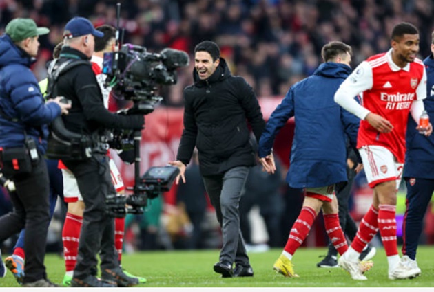 Mikel Arteta explains what really happened with pitch-invading kid amid 'crazy' Arsenal scenesd - Bóng Đá