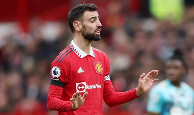 'He's gonna cry in a minute!' - Southampton fans mock Man Utd captain Bruno Fernandes during Premier League clash - Bóng Đá