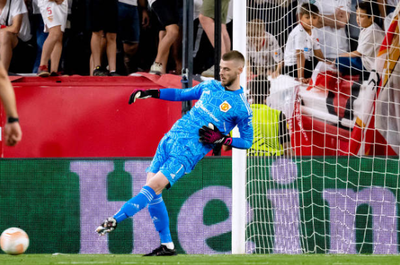 Erik ten Hag leaps to the defence of David De Gea after Manchester United errors in Europa League loss - Bóng Đá