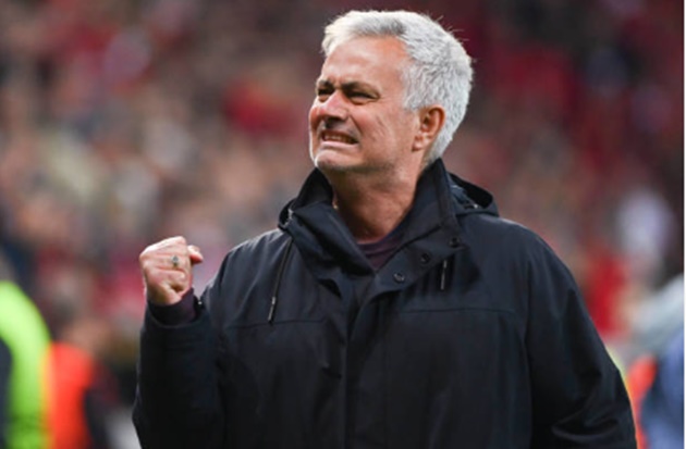 Jose Mourinho reduced to tears as perfect Roma record sets up Europa League final - Bóng Đá