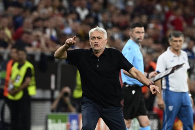 Mourinho: ‘Ref seemed Spanish, I’ll tell Roma if there’s contact’ - Bóng Đá