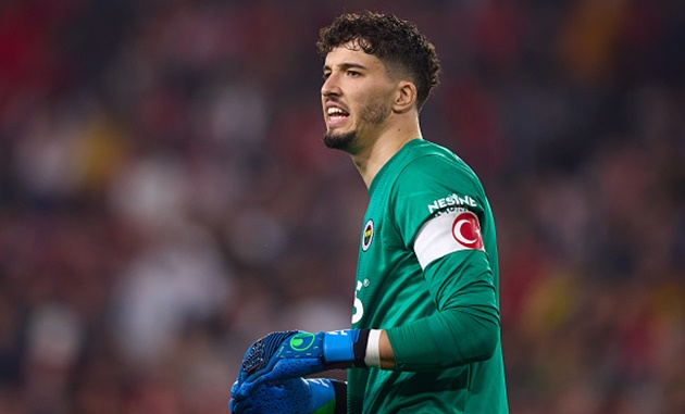 Manchester United have been linked with a move for 25-year-old Turkish goalkeeper Altay Bayindir this summer. - Bóng Đá