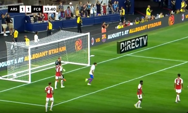 Ramsdale nổi đóa, quát thẳng mặt Odegaard