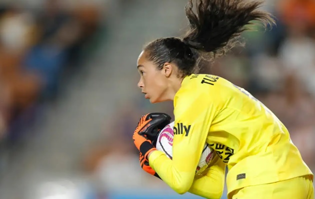 Manchester United are reportedly closing in on the signing of American goalkeeper Phallon Tullis-Joyce amid the Mary Earps transfer saga. - Bóng Đá
