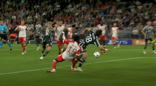Rio Ferdinand hails Alphonso Davies for ‘game-changing’ tackle after Erik ten Hag said he’s ‘not a great defender’ - Bóng Đá