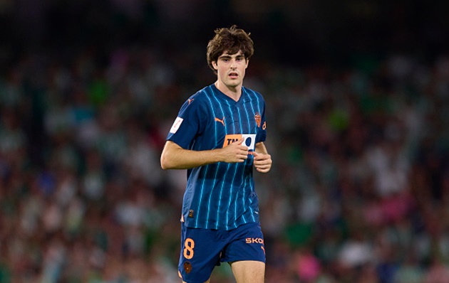 Ảnh bài viết Chi 50 triệu euro, Ten Hag đưa tiền vệ toàn năng về Old Trafford