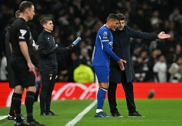 ‘Angry’: Gary Neville spotted what Mauricio Pochettino did when Chelsea scored the third tonight - Bóng Đá