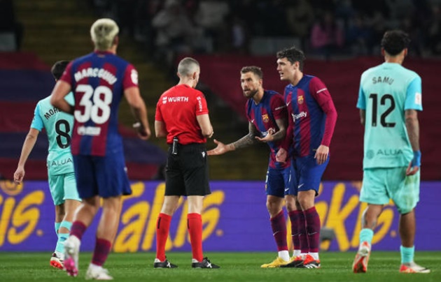 Inigo Martinez wants Barcelona stay amid emerging exit links - Bóng Đá