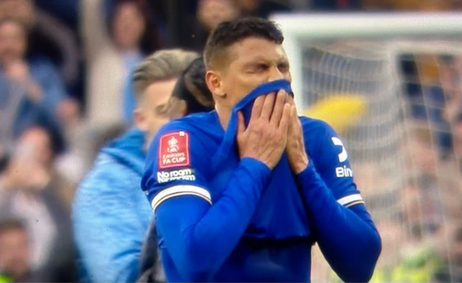 Thiago Silva was crying after the game at Wembley - Bóng Đá