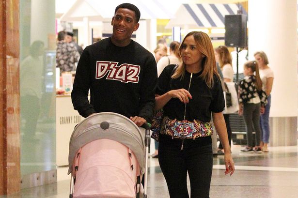Anthony-Martial-took-his-wife-Samantha-and-daughter-for-their-first-Manchester-meal-to-the-Trafford-Centre-Wetherspoon