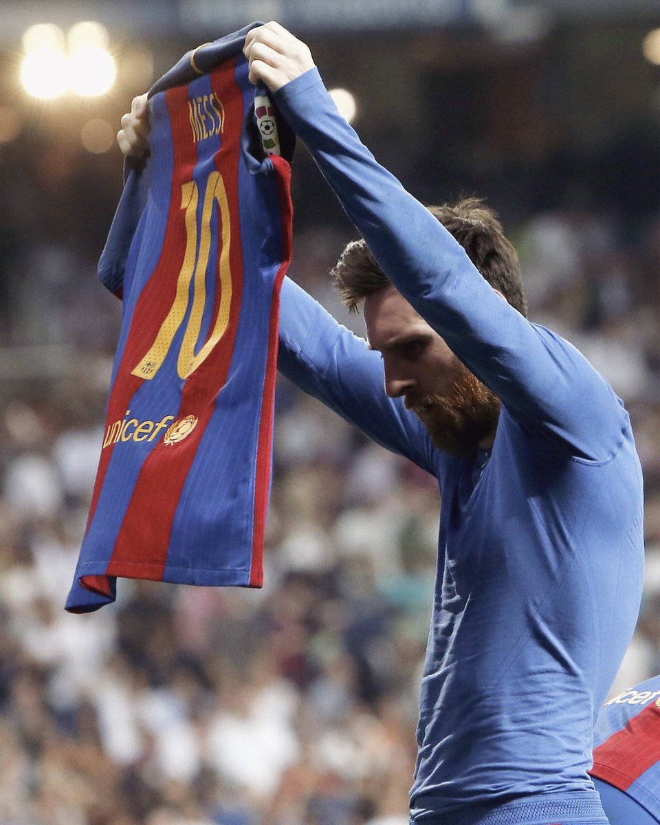 Messi và 5 khoảnh khắc ẤN TƯỢNG NHẤT lịch sử Barca | Bóng Đá