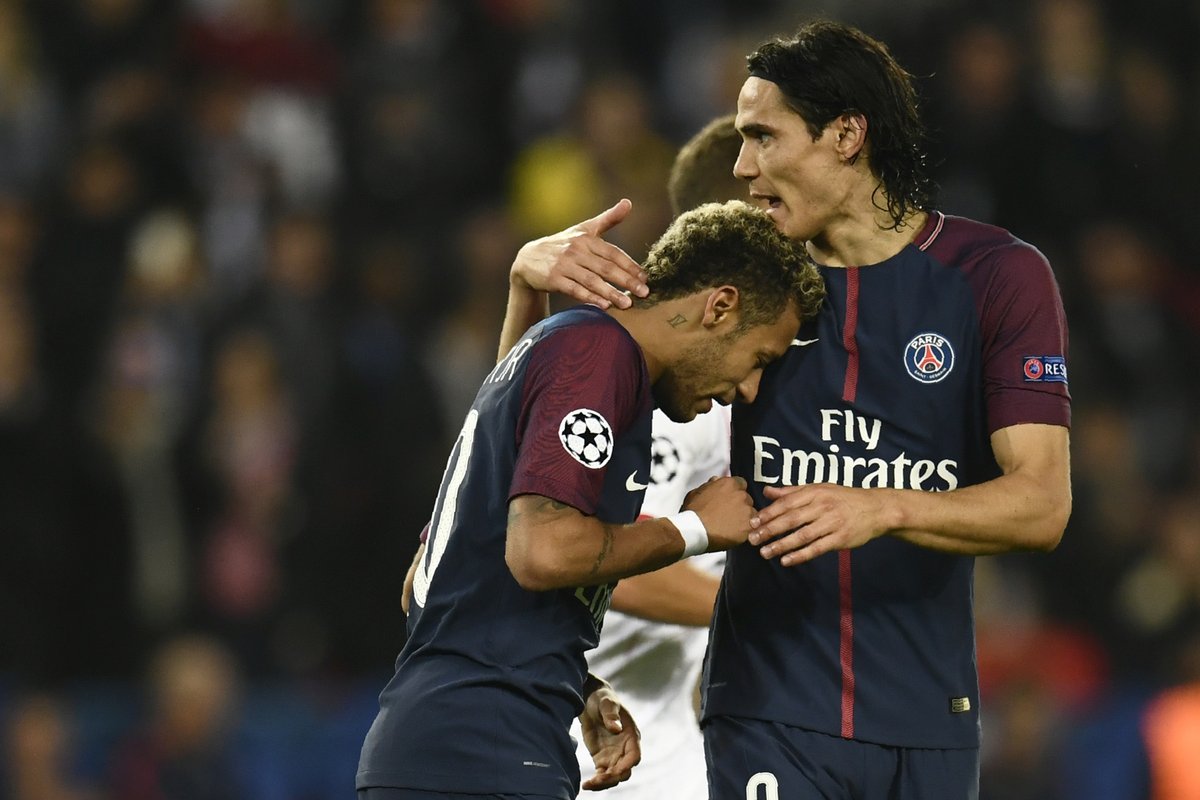 Cavani ÔM HÔN Neymar, mâu thuẫn ở PSG kết thúc? - Bóng Đá