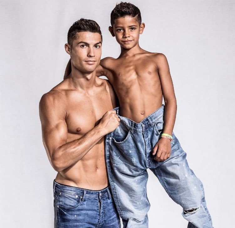 Bạn gái Ronaldo khoe ảnh 
