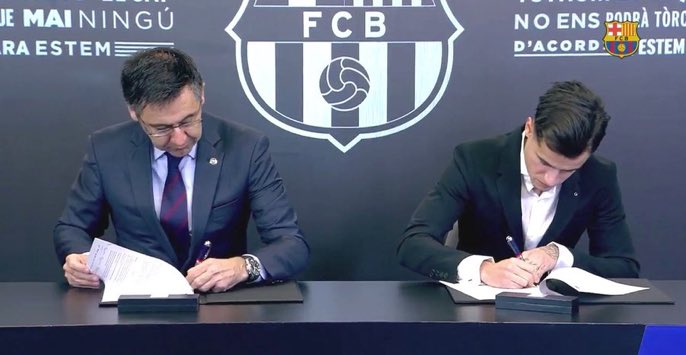 Coutinho rạng rỡ ký hợp đồng cùng Barca - Bóng Đá