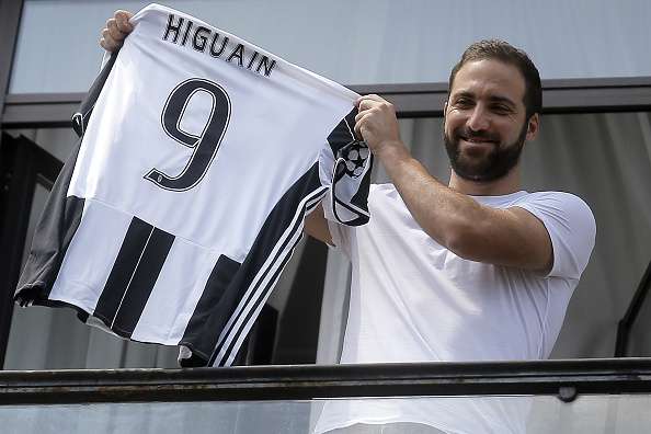 10 bản hợp đồng đắt giá nhất Juventus: Kỷ lục gọi tên Higuain