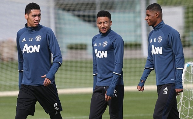 Smalling trở lại tập luyện, M.U quyết giành Siêu Cúp