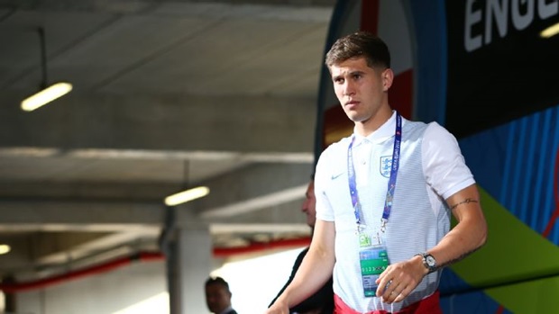 Lần đầu tiên Pep nhận xét về trò mới John Stones