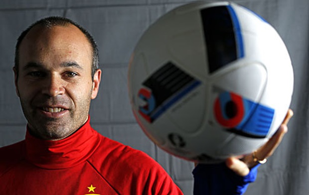 Những ngày đáng quên nhất của Iniesta là ở La Masia