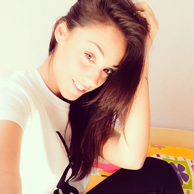 10249353_254943154678671_