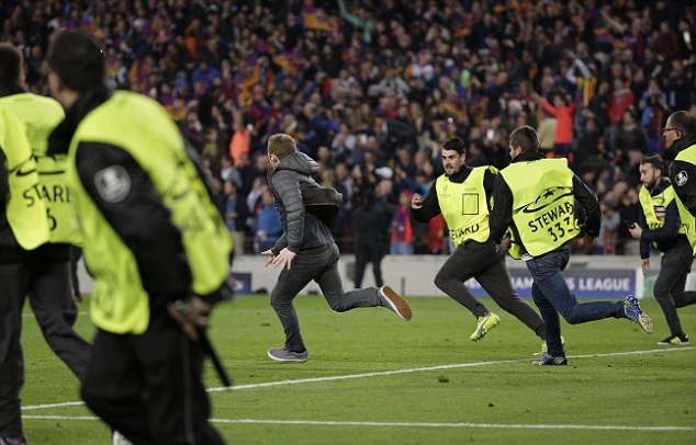 Vì trận thắng PSG, Barca sắp bị UEFA phạt tiền - Bóng Đá