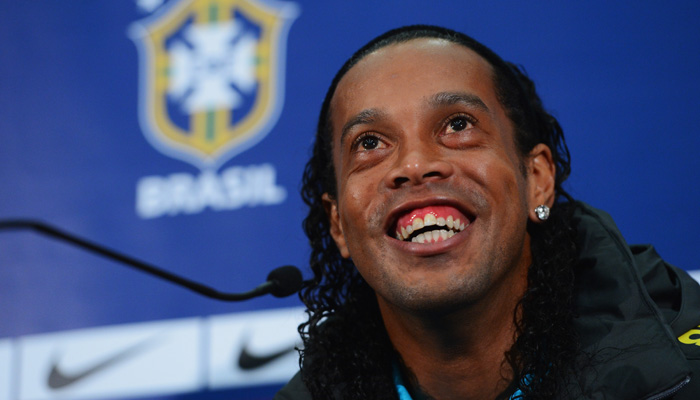 KHUẤY ĐỘNG THÁNG 4 CÙNG ‘THÁNH QUẨY’ RONALDINHO - Bóng Đá