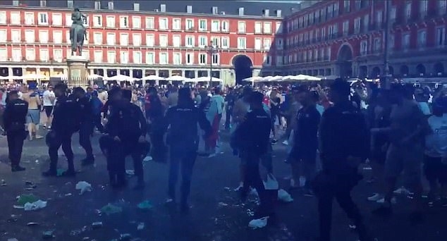8 CĐV Leicester bị cảnh sát Madrid tống giam - Bóng Đá