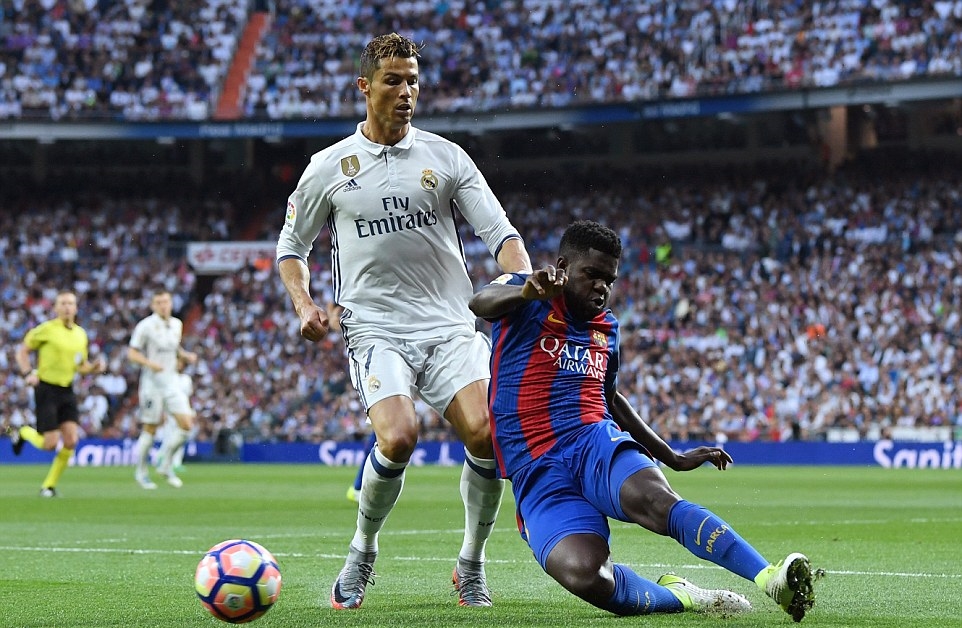 Chùm ảnh: Messi ngậm bông băng vẫn giúp Barca đánh bại Real - Bóng Đá