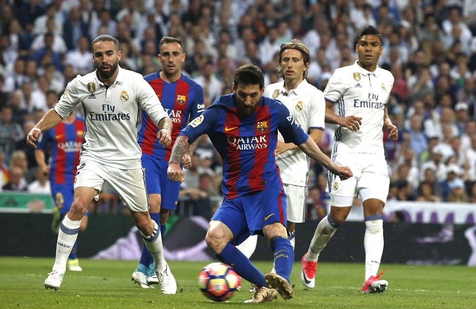 Chùm ảnh: Messi ngậm bông băng vẫn giúp Barca đánh bại Real - Bóng Đá