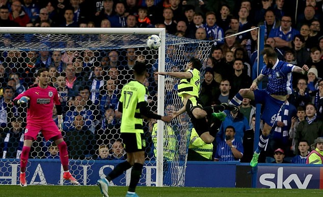 Thắng luân lưu cân não, Huddersfield giành vé vào chung kết Play-off - Bóng Đá