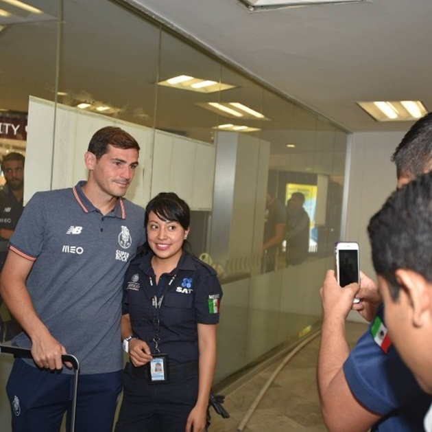 Casillas cùng Porto được chào đón nồng nhiệt tại Mexico - Bóng Đá