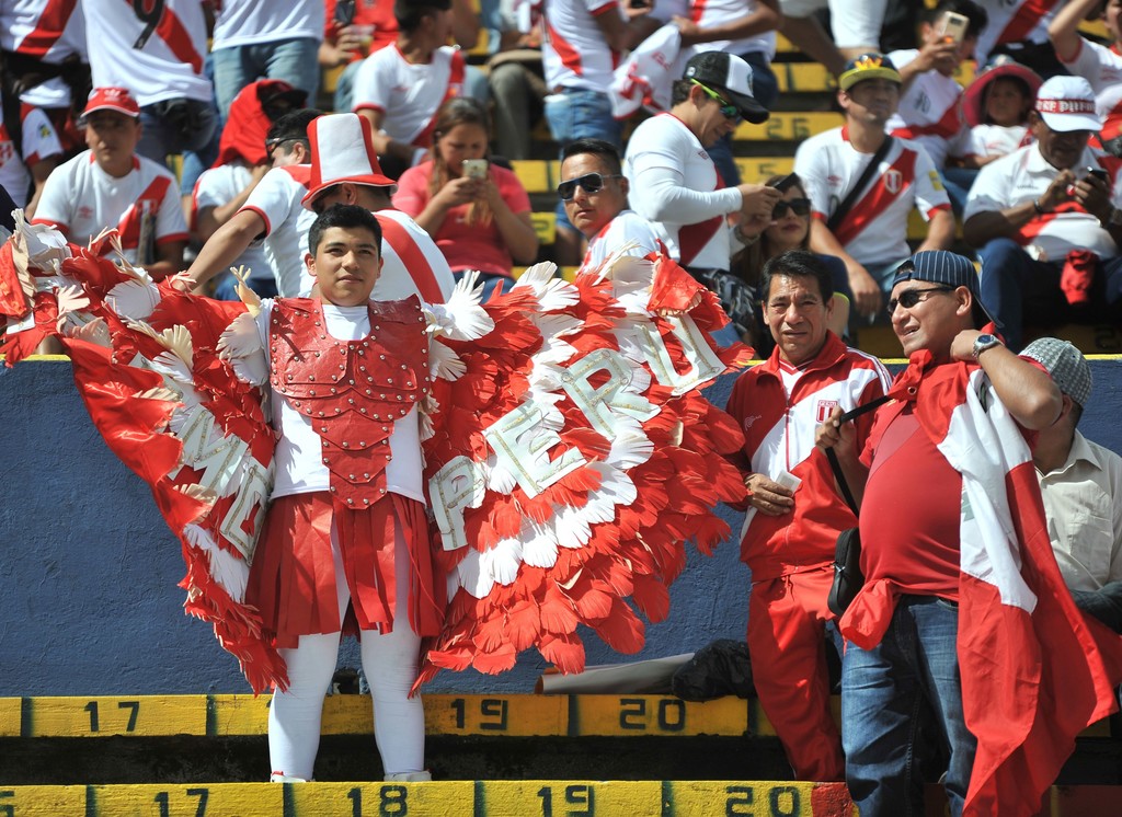 Ecuador 1-2 Peru:  - Bóng Đá