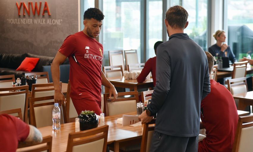 Buổi tập đầu tiên của Chamberlain ở Liverpool - Bóng Đá