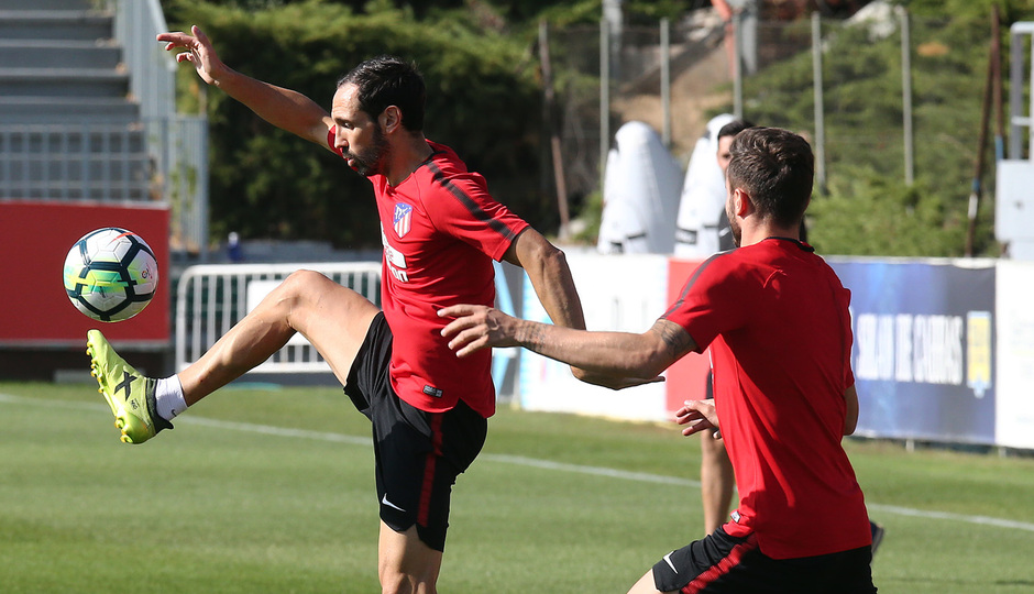 Atletico tập buổi cuối trước khi lên đường chiến Leganes - Bóng Đá