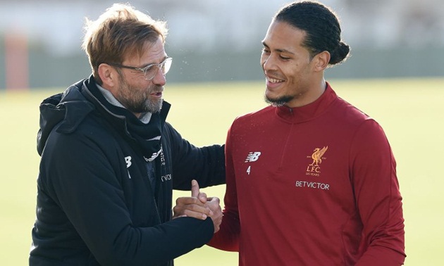 Van Dijk ra sân tập lần đầu với Liverpool - Bóng Đá