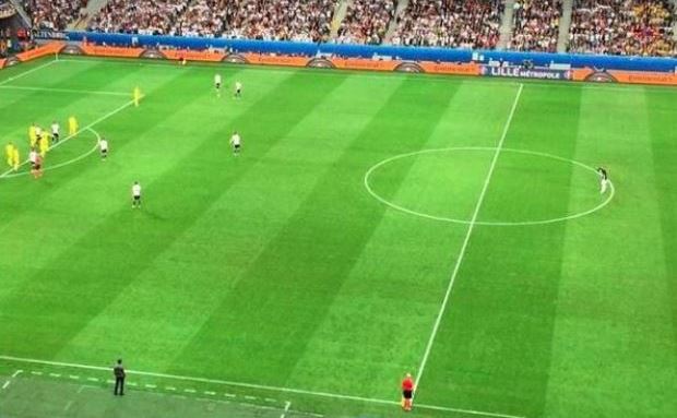 Neuer lên giữa sân nhìn Kroos kiến tạo cho Mustafi ghi bàn