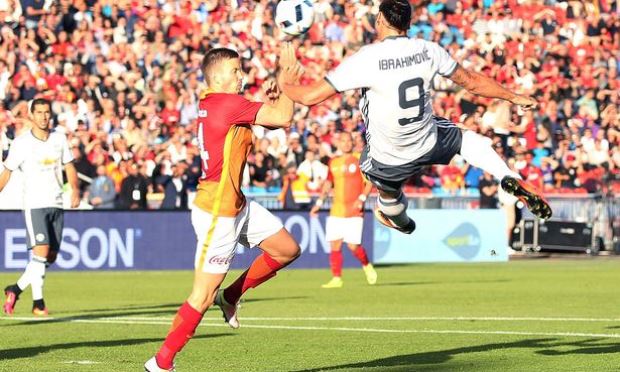 HLV Mourinho đưa Ibrahimovic 'lên mây'