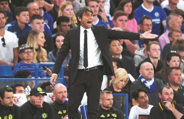 Jamie Carragher 'hiến kế' chuyển nhượng cho Chelsea