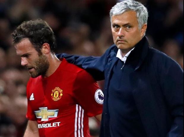 Có một tiền vệ phòng ngự Juan Mata ở Old Trafford