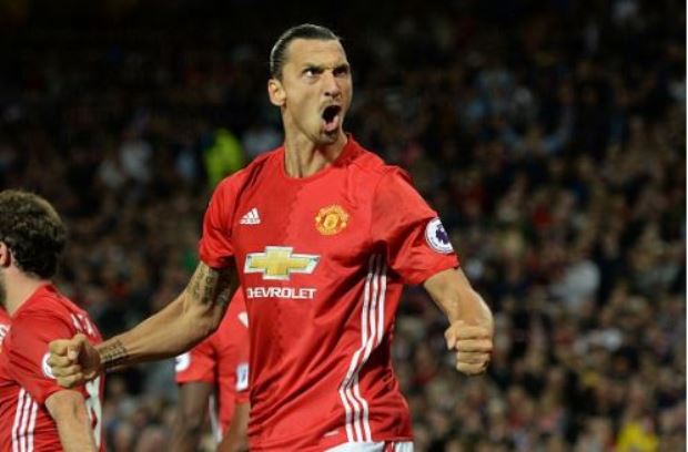 Jamie Carragher so sánh Ibrahimovic với 'hàng hớ' Liverpool